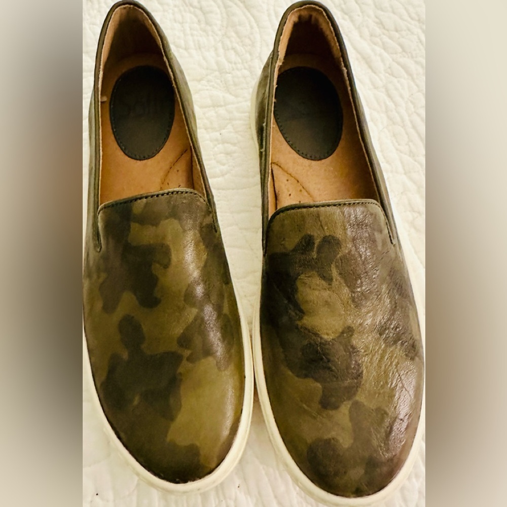 Camo Sofft women’s‎ a athletic shoes size 6m